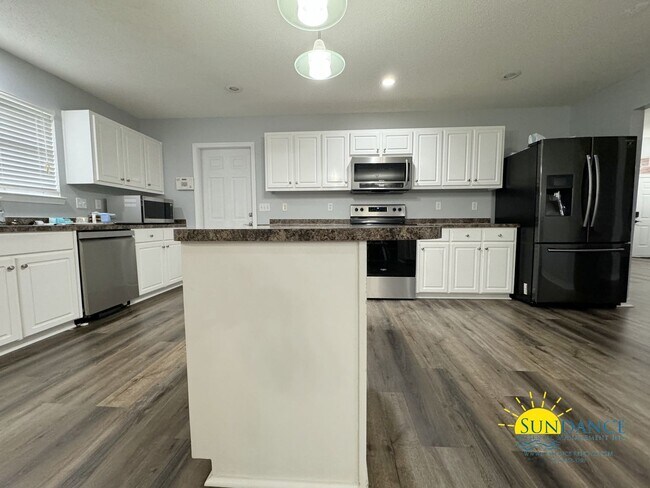 Foto del edificio - Stunning 4Bedroom Home in Alicia's Place of Crestview!