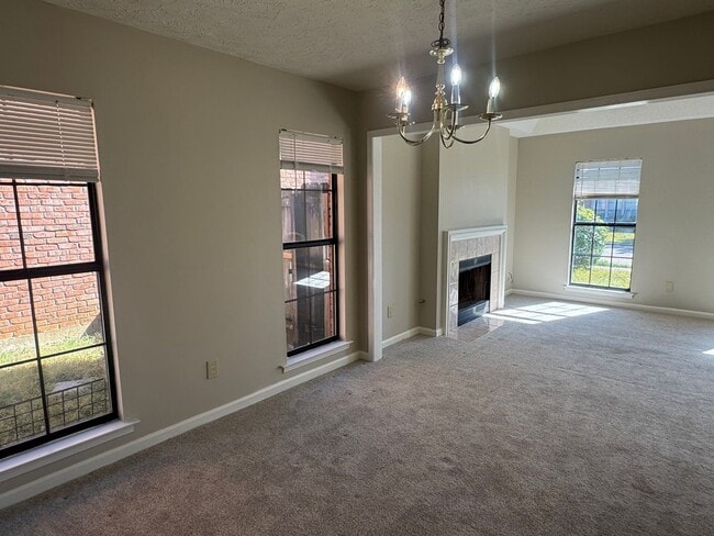 Foto del edificio - Location, Location, Location