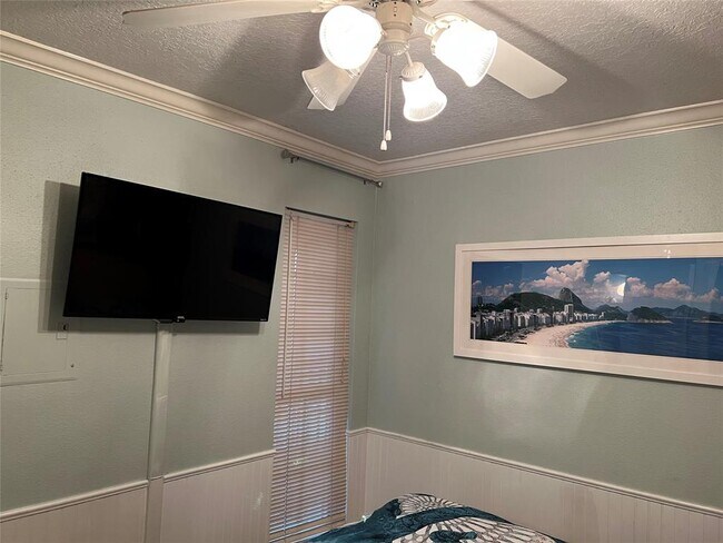 Building Photo - 6300 Seawall Blvd