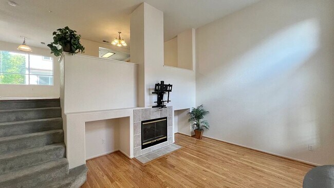 Building Photo - 10206 Wateridge Cir
