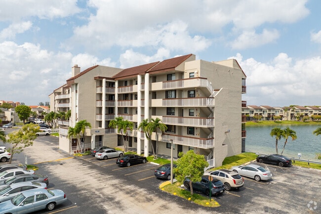 Building Photo - Las Brisas Village Condo