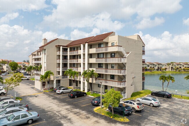 Foto del edificio - Las Brisas Village Condo