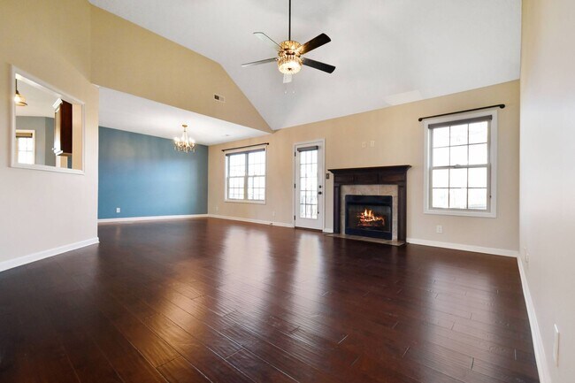 Building Photo - Pet Friendly Three Bedroom with Bonus!