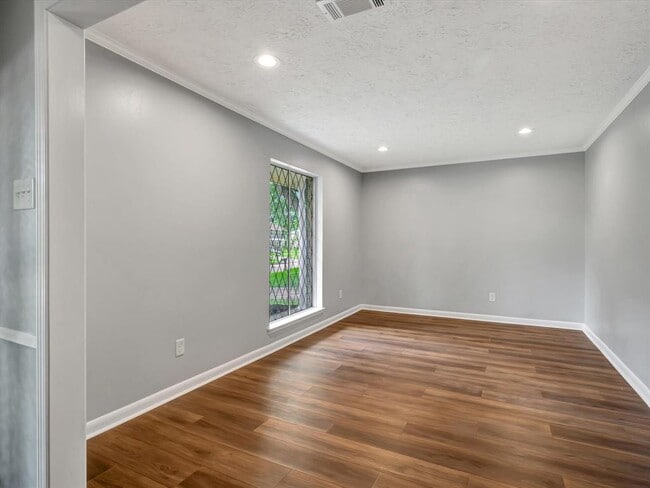 Foto del edificio - 15014 Torry Pines Rd