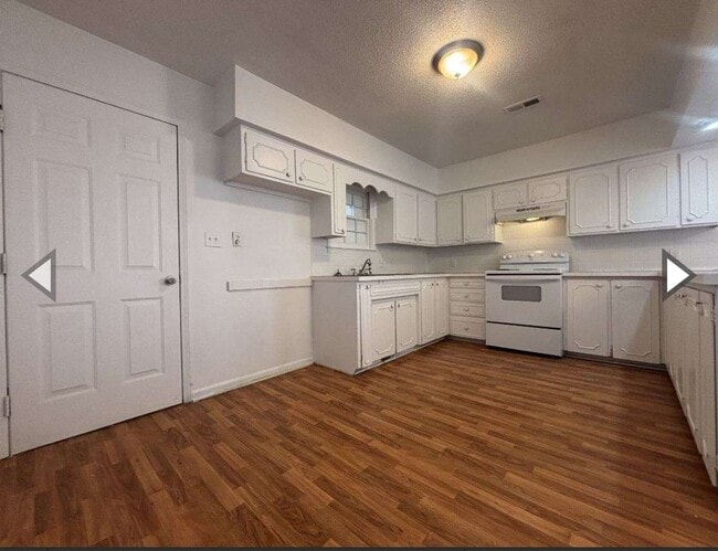 Building Photo - Great East side location 2 bedroom 1 bath