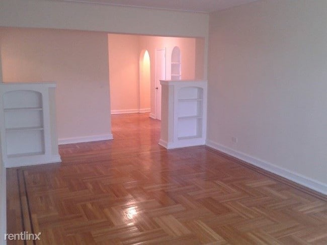 Building Photo - 1 br, 1 bath Apartment - 7001 113th St 3J