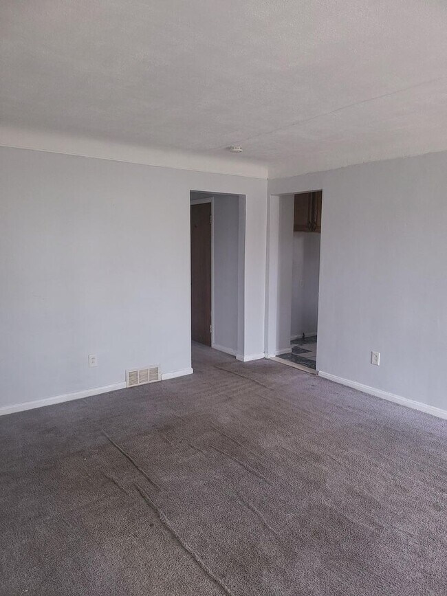 Foto del edificio - $1050 Charming 2 Bed Home