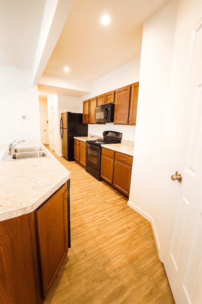 Foto del edificio - 5815 Parkview Ln