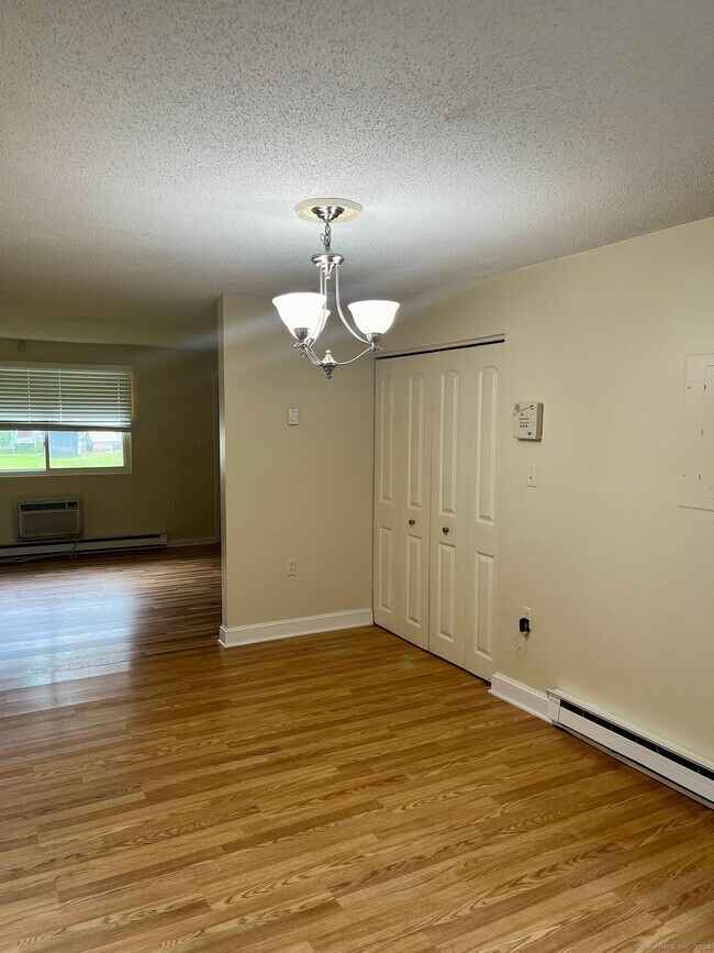 Foto del edificio - 1568 Meriden Rd
