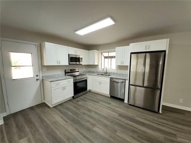 Building Photo - 5370 Longmeadow Ln