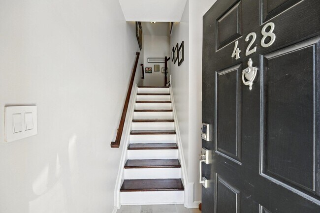 Building Photo - 428 Newburgh Ct