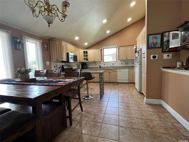 Building Photo - 367 Grand Blvd