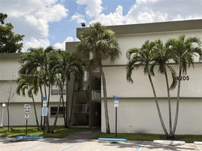 Building Photo - 4205 N University Dr