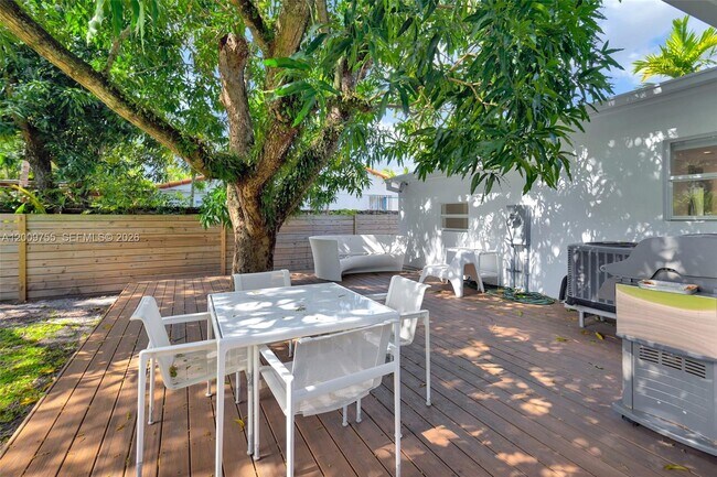 Building Photo - Northeast 81st Street, Miami, FL 33138 - 3 BR 2 BA single-family home