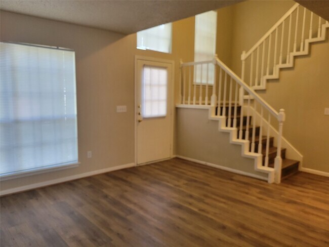 Foto del edificio - 9315 Southleigh Dr