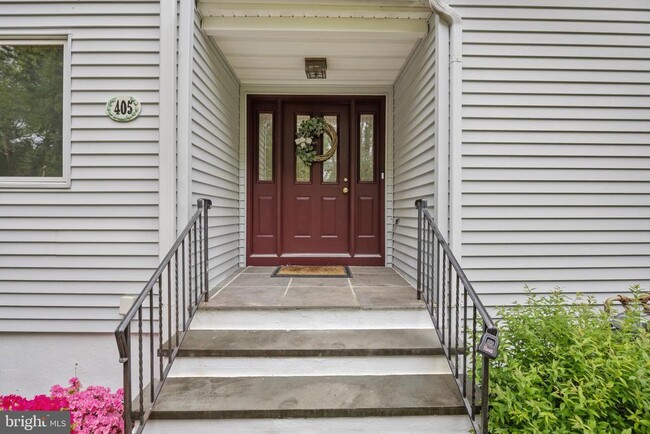 Building Photo - 405 Holly Glen Dr