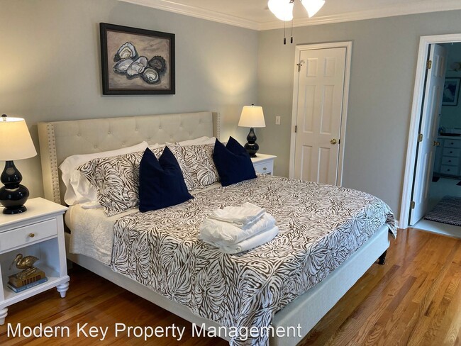 Foto del edificio - 6 br, 4 bath House - 2108 Ion Ave