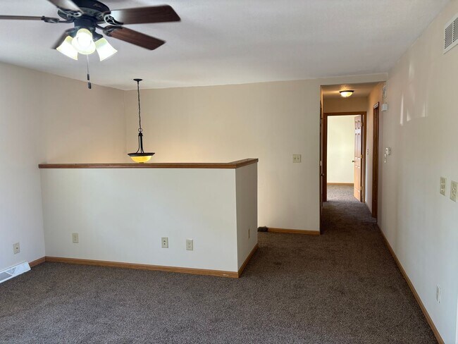 Foto del edificio - 3 Bedroom, 3.5 Bath w/Garage Single Family Home in Camanche, IA
