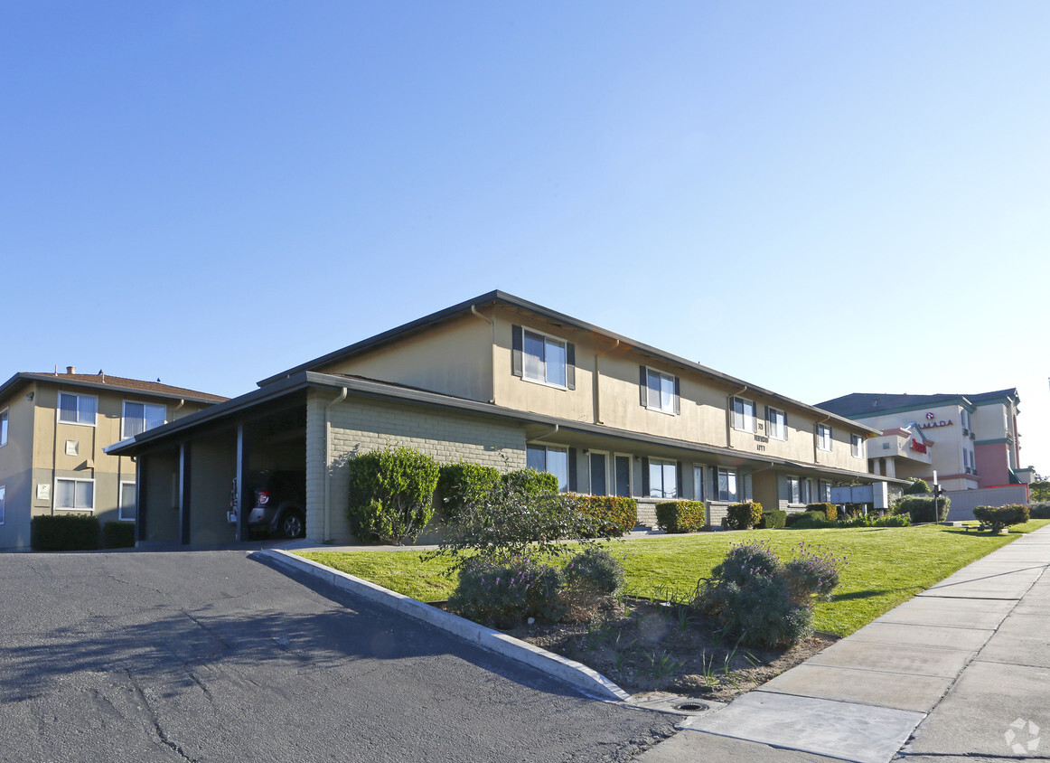 Building Photo - Driftwood Apartments