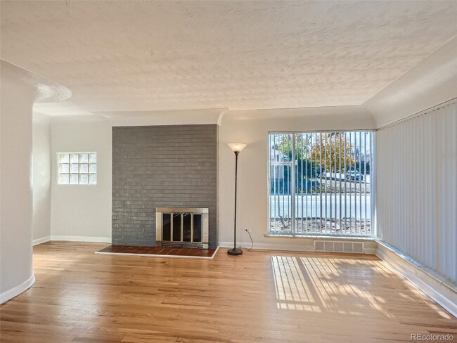 Foto del edificio - 1040 S Harrison St