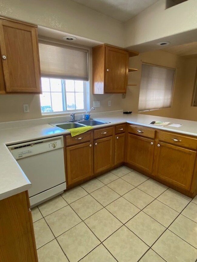 Foto del edificio - COMING SOON! 4Br/2Ba; Large Yards w/Trees!