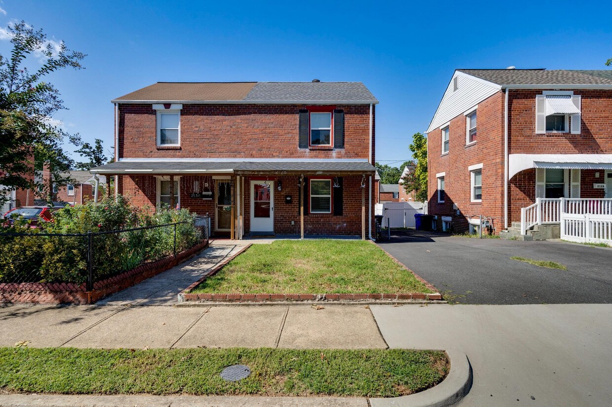 2128 S Oxford St, Arlington, VA 22204 Townhome Rentals in Arlington