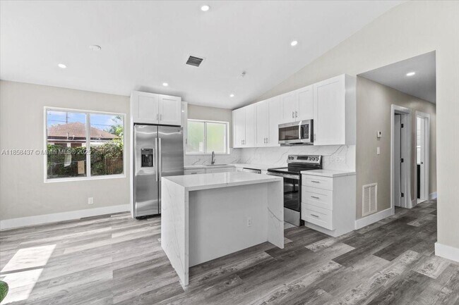 Building Photo - 6120 SW 63rd St