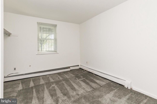 Building Photo - 310 N 32nd St