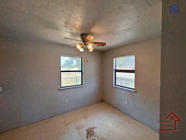 Foto del edificio - 1302 SW Texas Ave