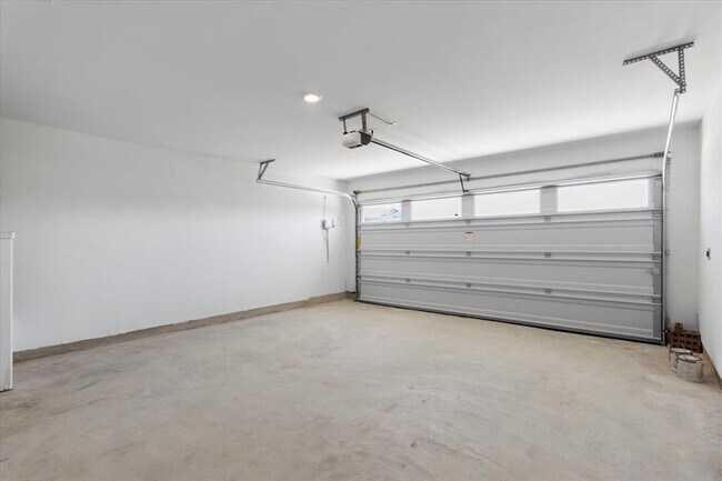 Building Photo - 425 Escondido Cir