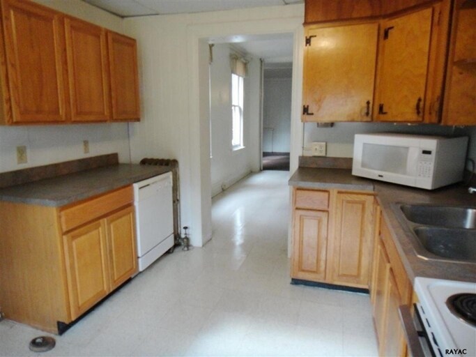 Interior Photo - 144 W Jackson St