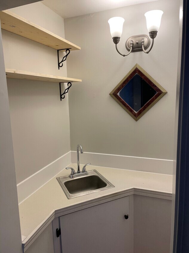 Sink Area - 5918 Clinton Hwy