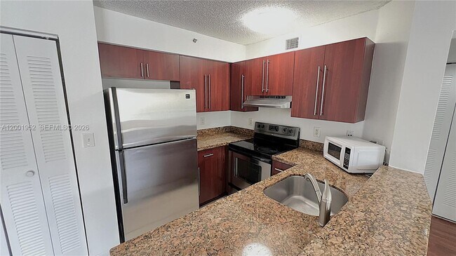 Foto del edificio - 771 N Pine Island Rd