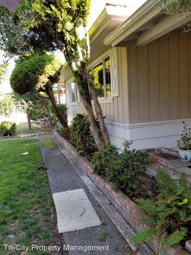 Building Photo - 3 br, 2 bath House - 37721 Farwell Drive