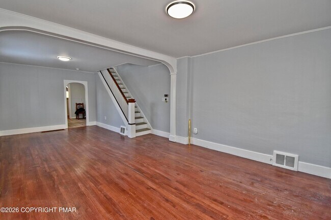 Building Photo - 198 Grove St