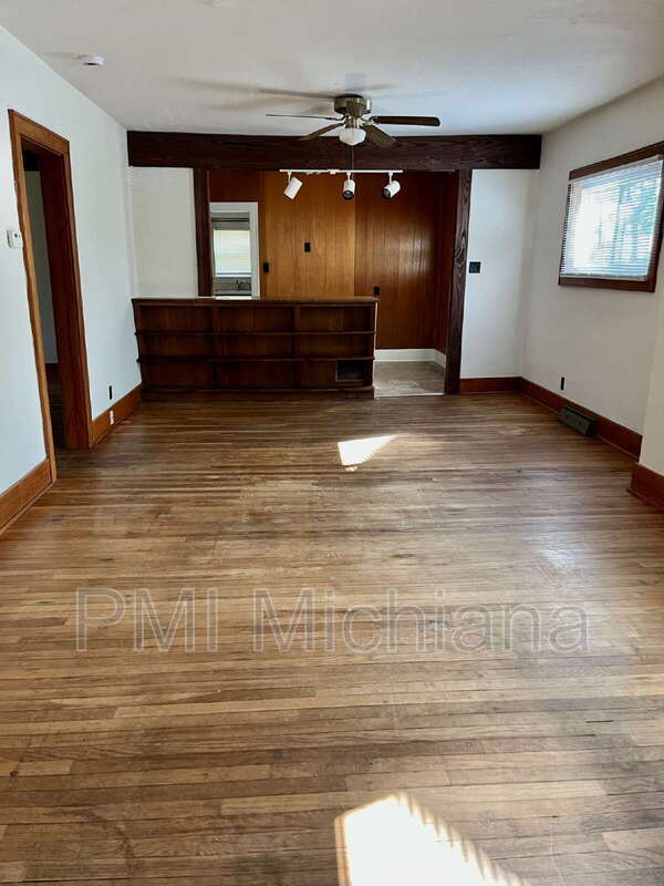 Foto del edificio - 126 Monmoor Ave