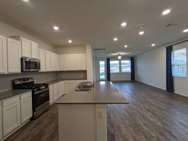 Cocina - 100 Montauk Loop