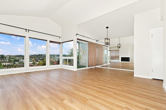Foto del edificio - 3420 25th Ave W