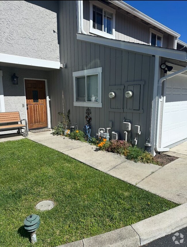 Building Photo - 3433 Mission Dr