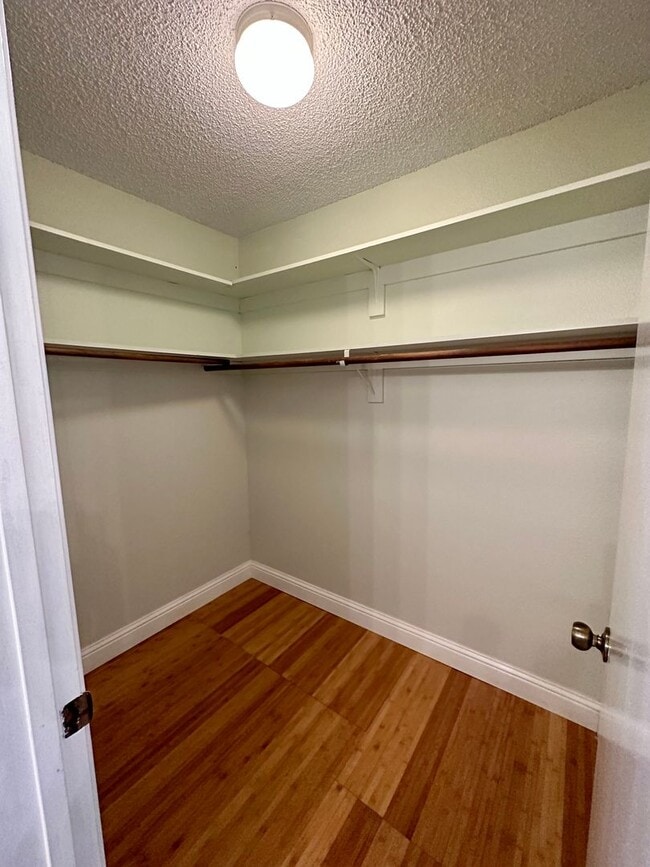 Building Photo - Spacious 2 Bed 2 Bathroom $2500!