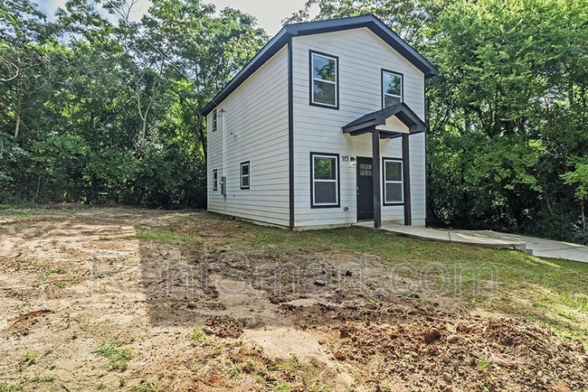 Building Photo - 114 Emily St