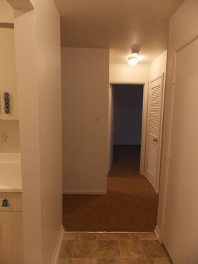 Building Photo - 2523 Vinewood Dr