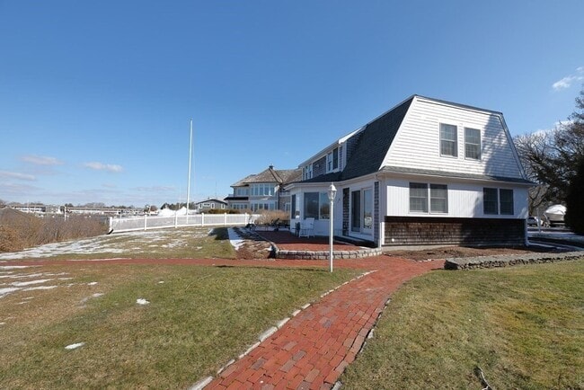 Building Photo - 107 Falmouth Heights Rd