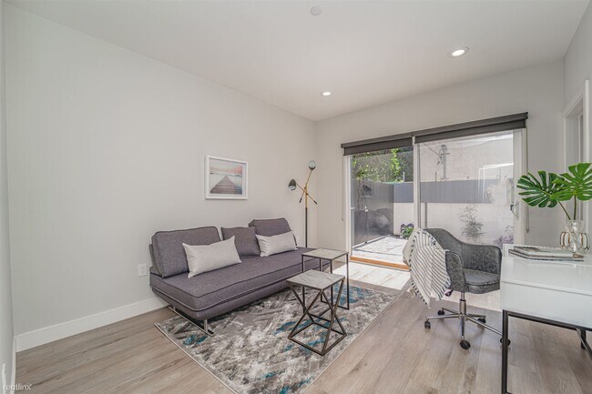 Foto del edificio - 4 br, 4 bath Triplex - 4532 Saint Charles ...