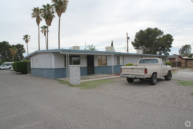 Building Photo - Central Apartments