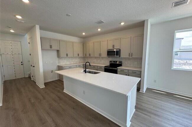 Foto del edificio - BRAND NEW 4-Bedroom in Saint Cloud!