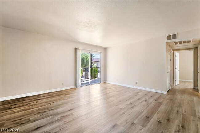 Building Photo - 5062 River Glen Dr