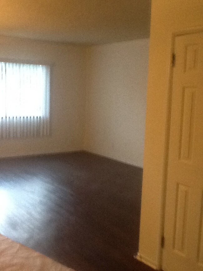 Building Photo - 304 Temple Avenue