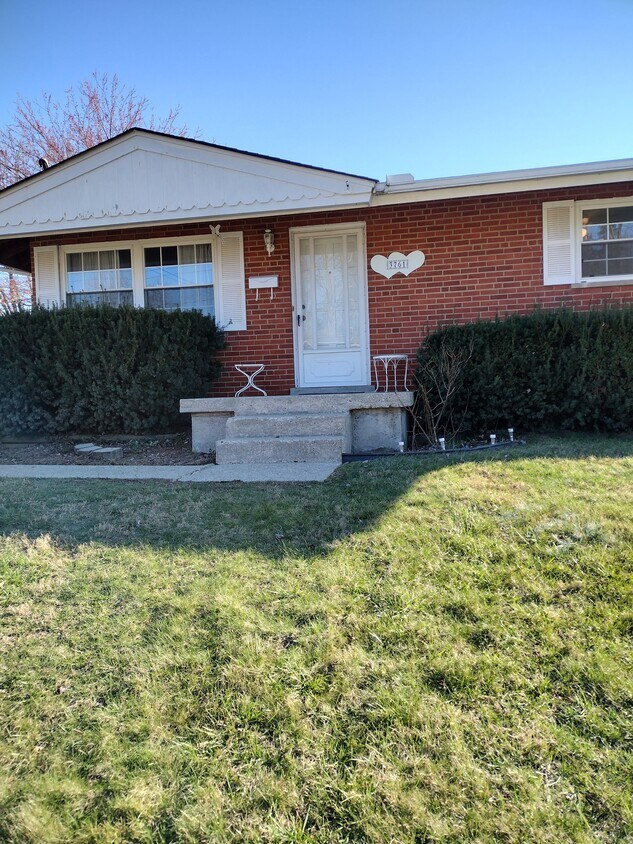 Front - 3761 Ripplegrove Dr