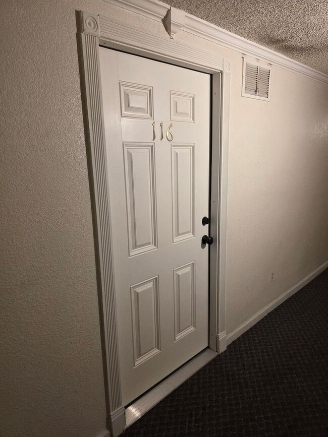 Photo - Great location off Leetsdale/Parker and Florida with lots of amenities such as AC, pool, hot tub,... Apartment